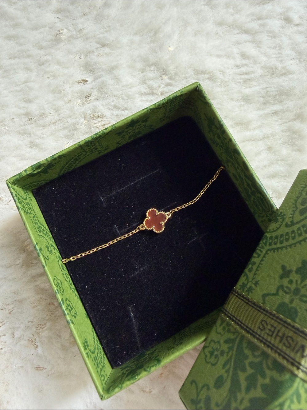 Sweet Alhambra VCA INSPIRED carnelian bracelet in yellow gold